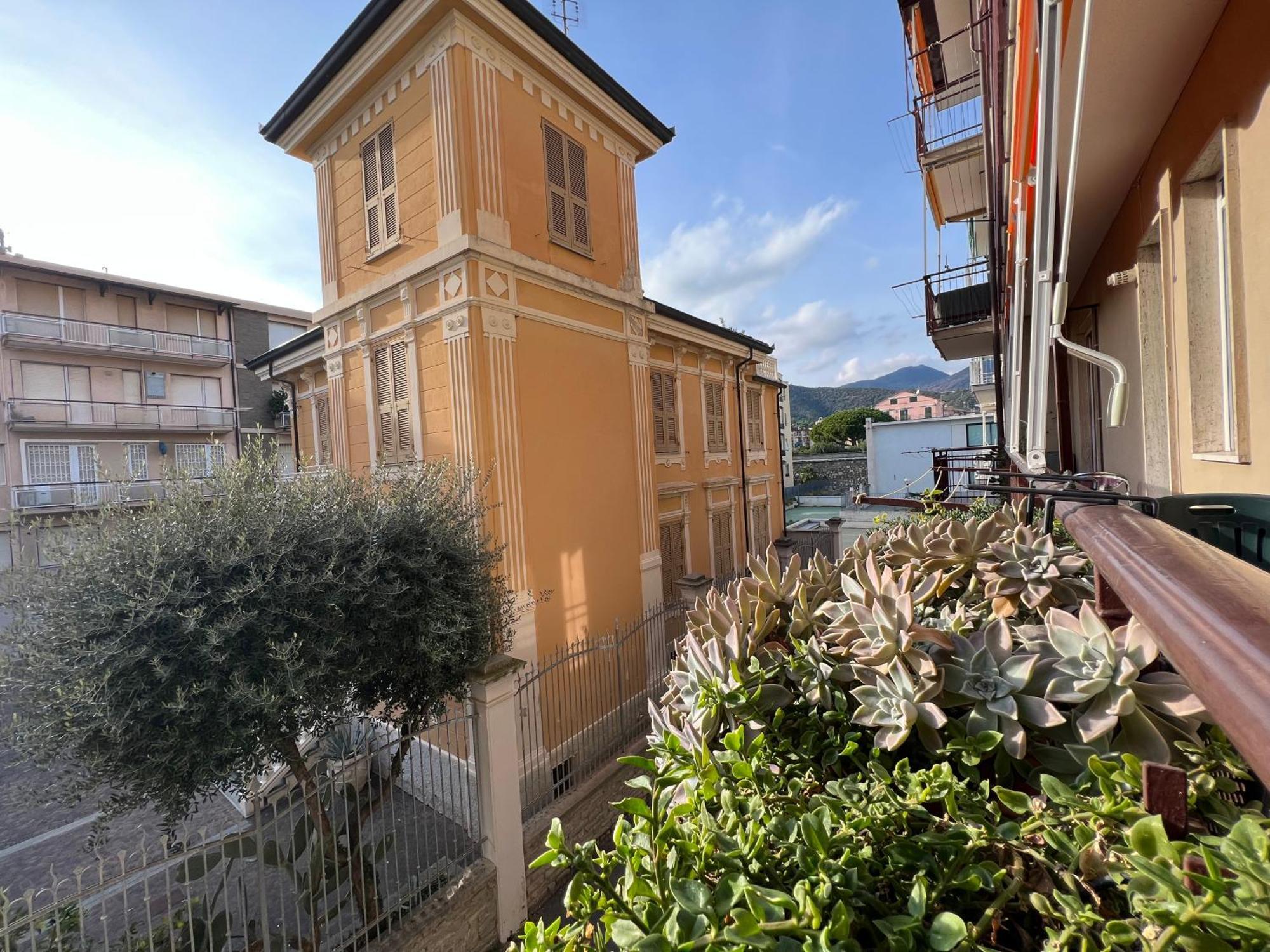 La Stella Marina - 150 Metri Dal Mare Con Box Auto Apartment Spotorno Bagian luar foto